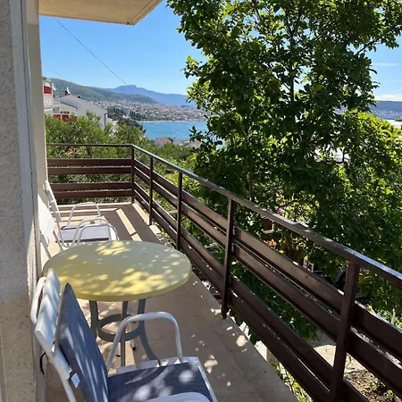 In Seget Donji Апартаменты Трогир